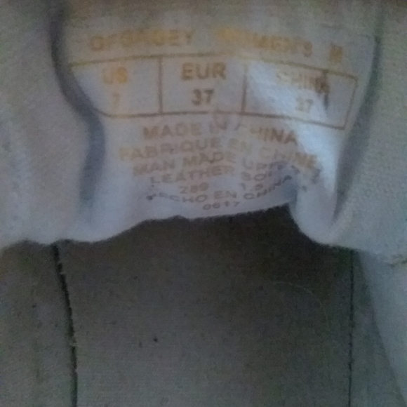 White and gold guess running shoes - Picture 6 of 8